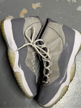 Jordan 11  Men's Retro High-Top Sneakers - Grey/White size 12